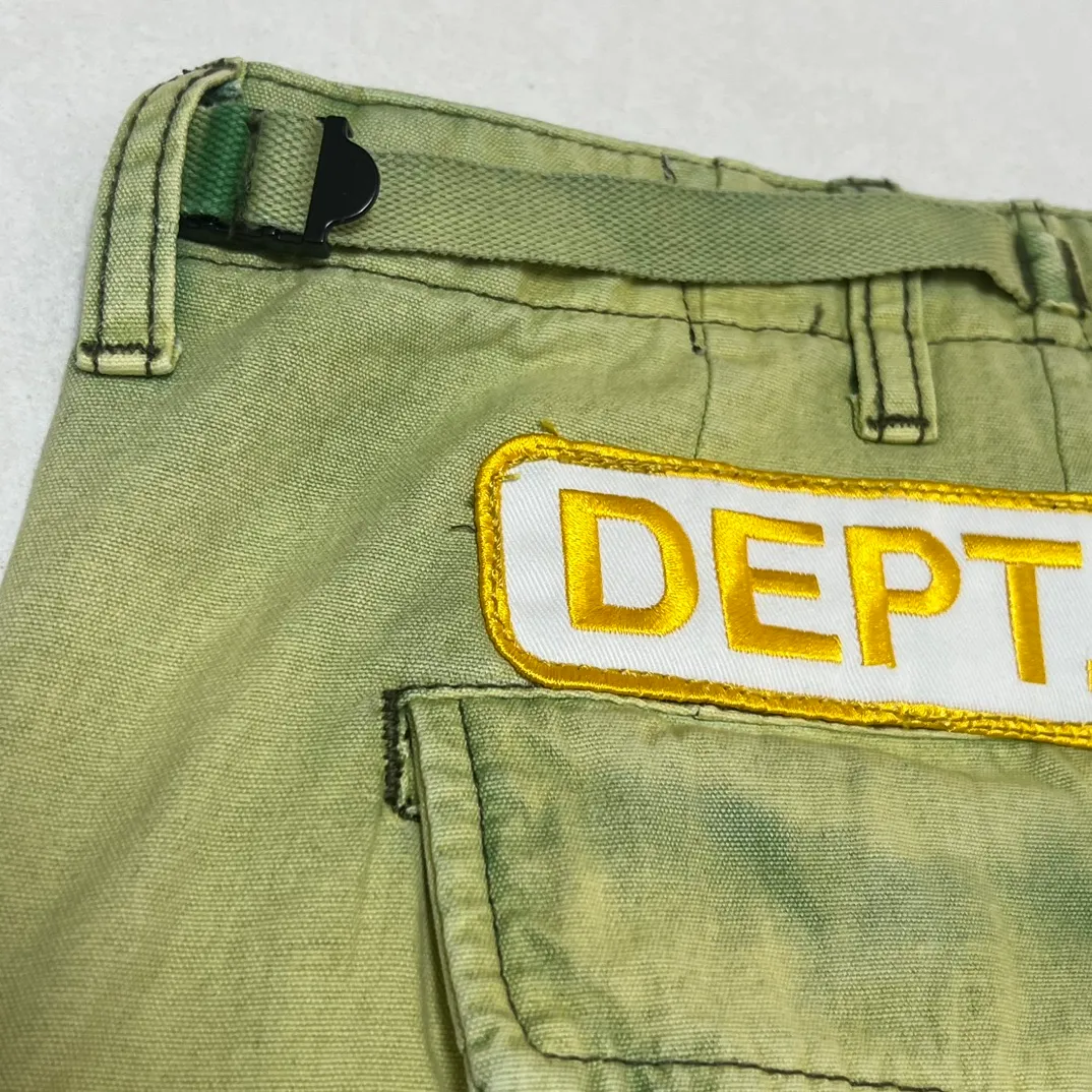 GALLERY DEPT. KENZIE FATIGUE CARGO SHORTS Patch embroidered shorts, distressed ink-splashed overalls, olive green size 30/32/34/36, heavy wash garment dyeing, jetted horse fade, washed and distressed products, each piece is slightly different, each piece is a work of art, Shimada machine embroidery, hand-splashed ink graffiti